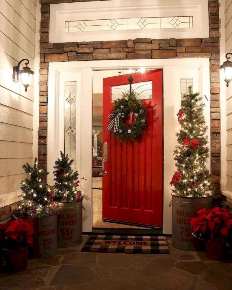 30+ Awesome Front Door Decoration Ideas For Winter