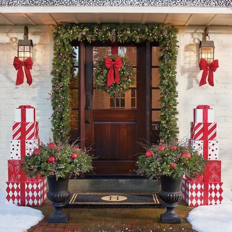 30+ Awesome Front Door Decoration Ideas For Winter