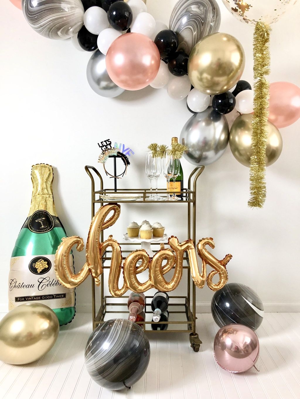 Cheap DIY New Years Eve Decoration Ideas That Look Expensive 17