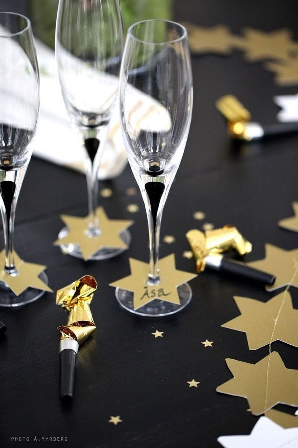 Cheap DIY New Years Eve Decoration Ideas That Look Expensive 40