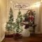 Cozy And Warm Rustic Farmhouse Christmas Decorating Ideas 12