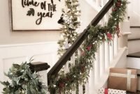 Cozy And Warm Rustic Farmhouse Christmas Decorating Ideas 13