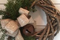 Cozy And Warm Rustic Farmhouse Christmas Decorating Ideas 16