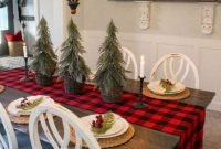 Cozy And Warm Rustic Farmhouse Christmas Decorating Ideas 19