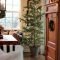 Cozy And Warm Rustic Farmhouse Christmas Decorating Ideas 23