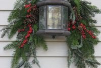 Cozy And Warm Rustic Farmhouse Christmas Decorating Ideas 26