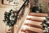 Cozy And Warm Rustic Farmhouse Christmas Decorating Ideas 28