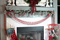Cozy And Warm Rustic Farmhouse Christmas Decorating Ideas 36