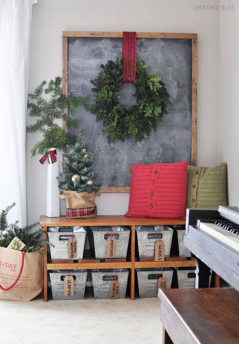 20 Cozy And Warm Rustic Farmhouse Christmas Decorating Ideas 2831