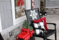 Cozy And Warm Rustic Farmhouse Christmas Decorating Ideas 40