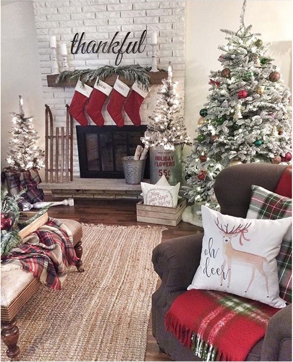 Cozy And Warm Rustic Farmhouse Christmas Decorating Ideas 49 - LOVAHOMY