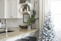 Cozy And Warm Rustic Farmhouse Christmas Decorating Ideas 50