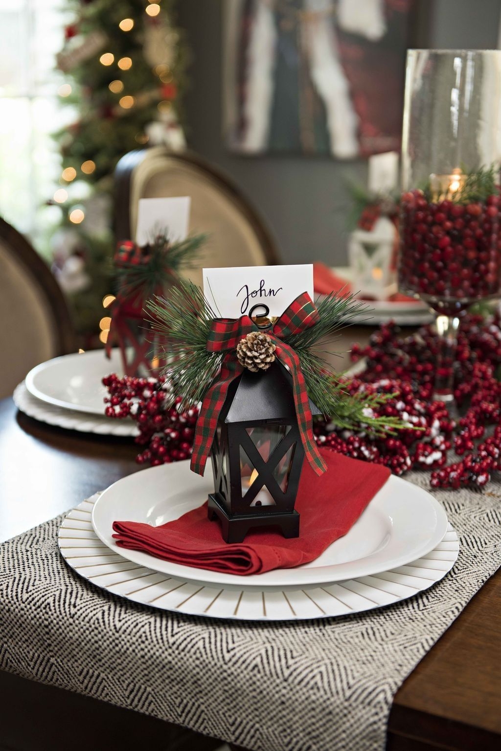Fabulous Christmas Decor Ideas To Elevate Your Dining Table 13