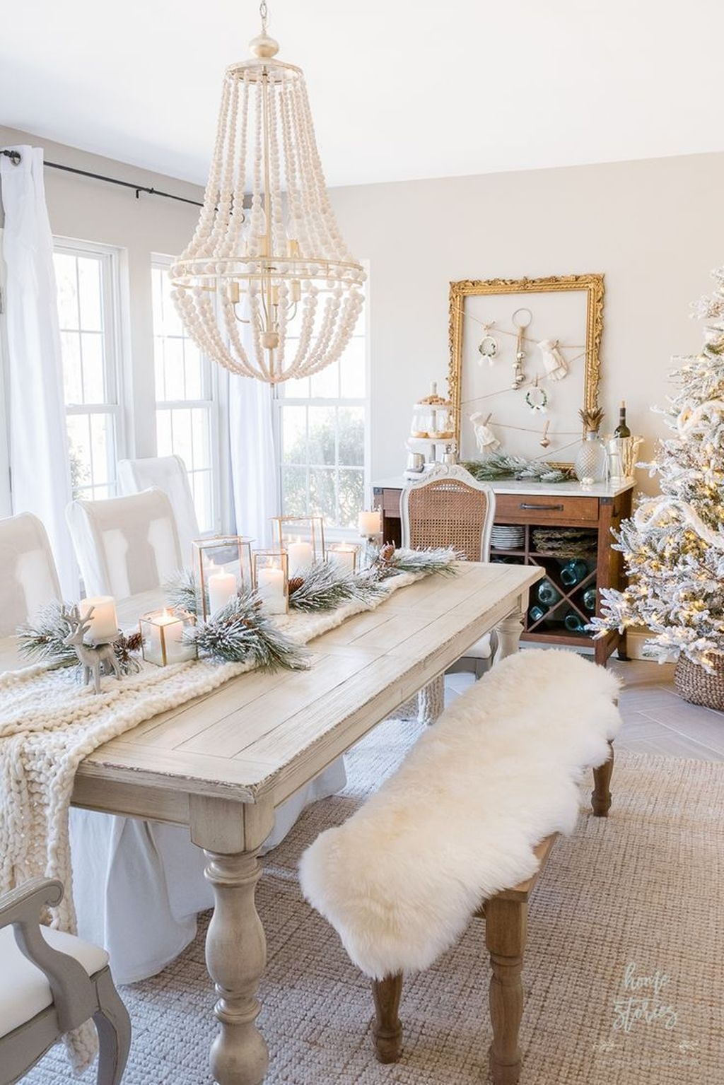 Fabulous Christmas Decor Ideas To Elevate Your Dining Table 15