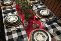 Fabulous Christmas Decor Ideas To Elevate Your Dining Table 46