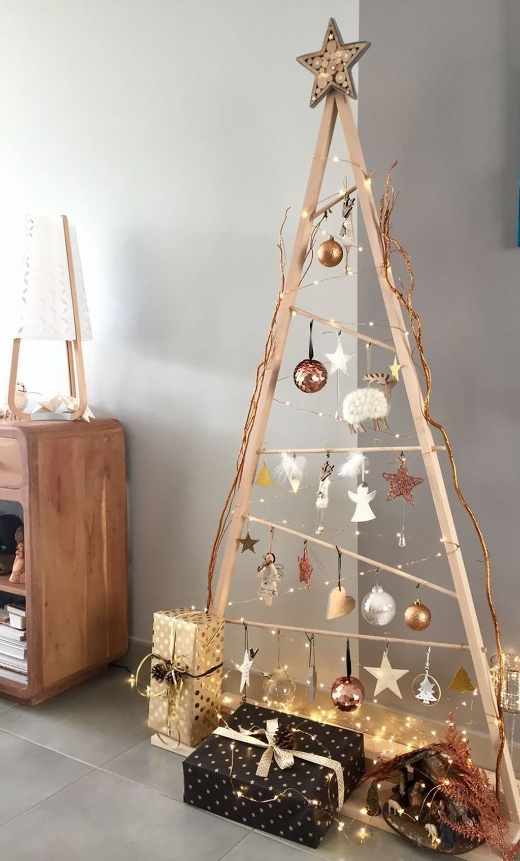 Festive Christmas Wall Trees To Copy Right Now 11