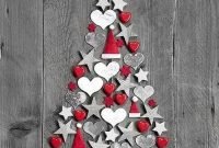 Festive Christmas Wall Trees To Copy Right Now 15