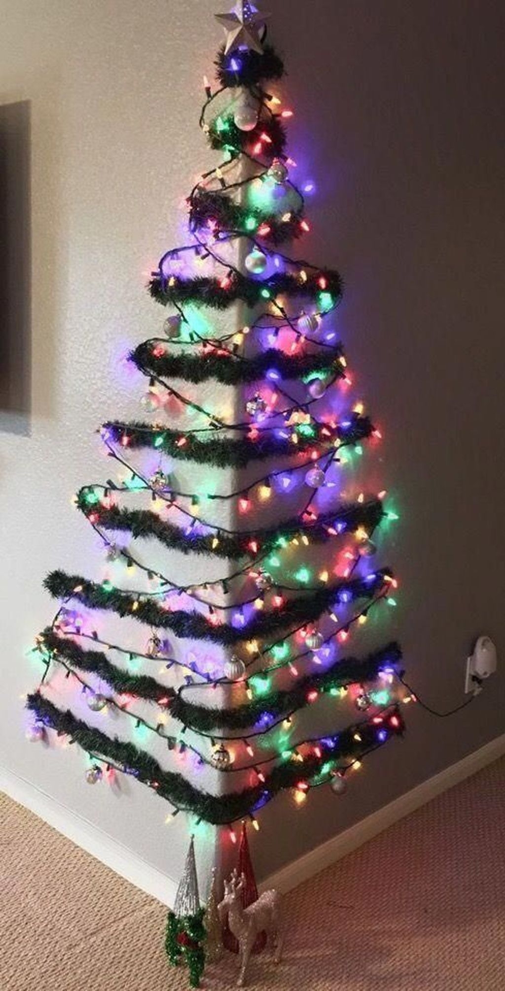Festive Christmas Wall Trees To Copy Right Now 24
