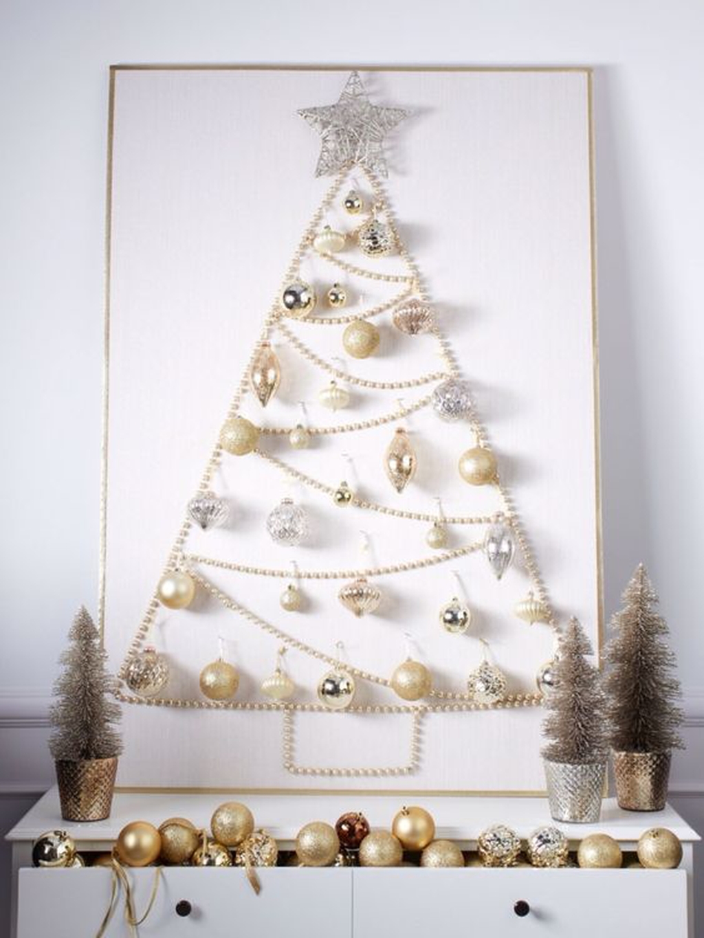 Festive Christmas Wall Trees To Copy Right Now 37