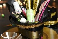 Glamorous New Year's Eve Party Decor Ideas 31