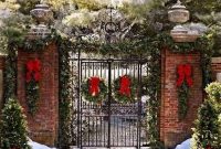 Gorgeous Outdoor Christmas Decorations To Make The Season Bright 38