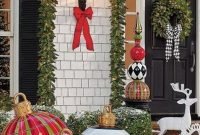 Gorgeous Outdoor Christmas Decorations To Make The Season Bright 44