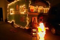 Most Inspiring Holiday Decoration Ideas For Your RV 17