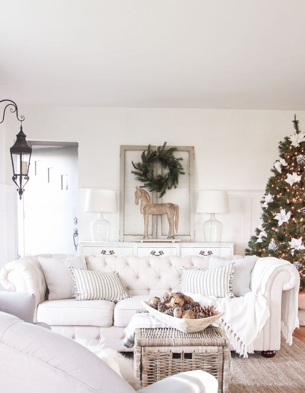 Outstanding Christmas Decorated For Living Room To Inspire 40