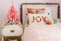 Simple Ways To Create A Christmas Wonderland In Your Bedroom 03
