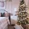 Simple Ways To Create A Christmas Wonderland In Your Bedroom 21