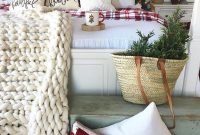 Simple Ways To Create A Christmas Wonderland In Your Bedroom 32
