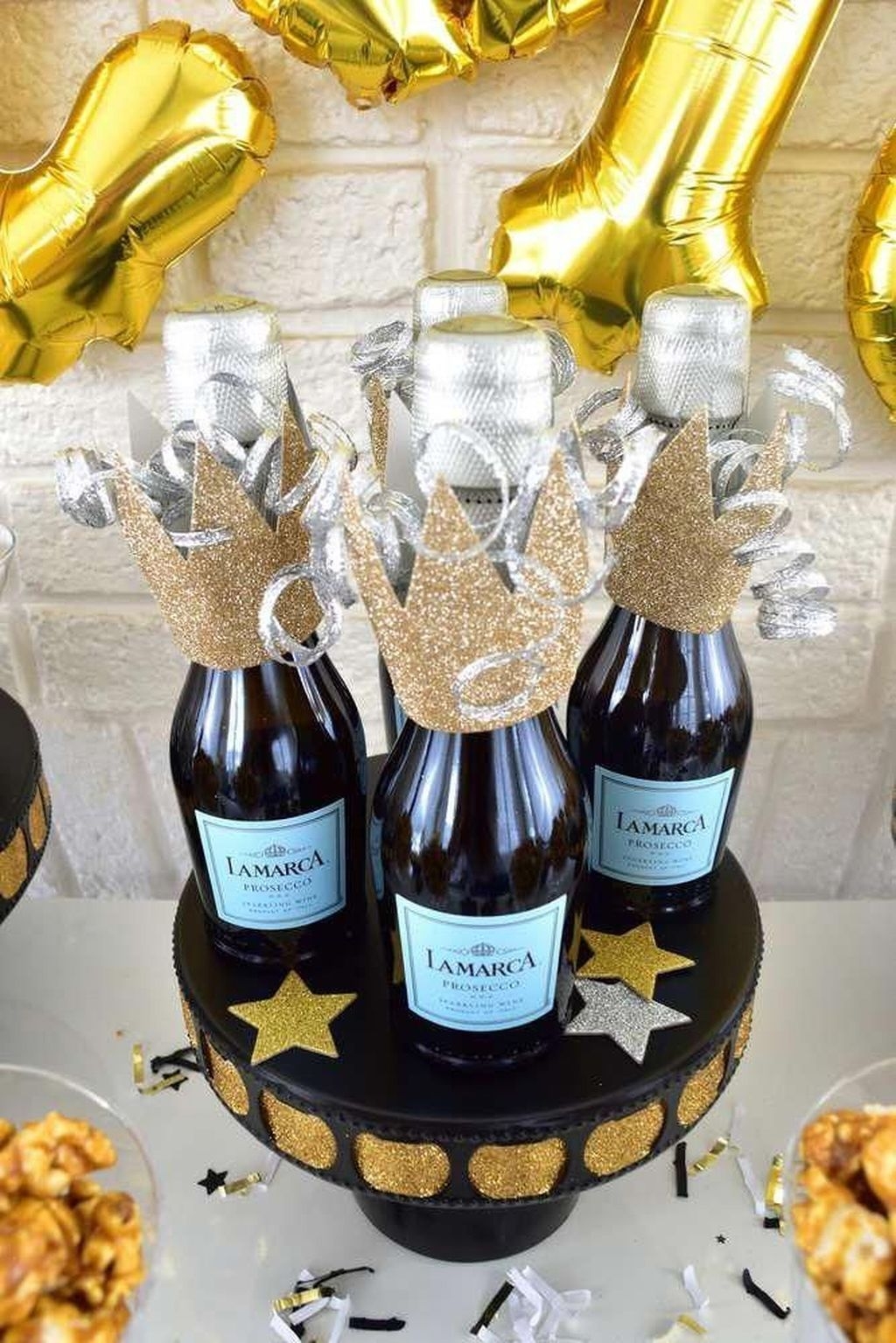 Stylish New Years Eve Table Decoration Ideas For NYE Party 09
