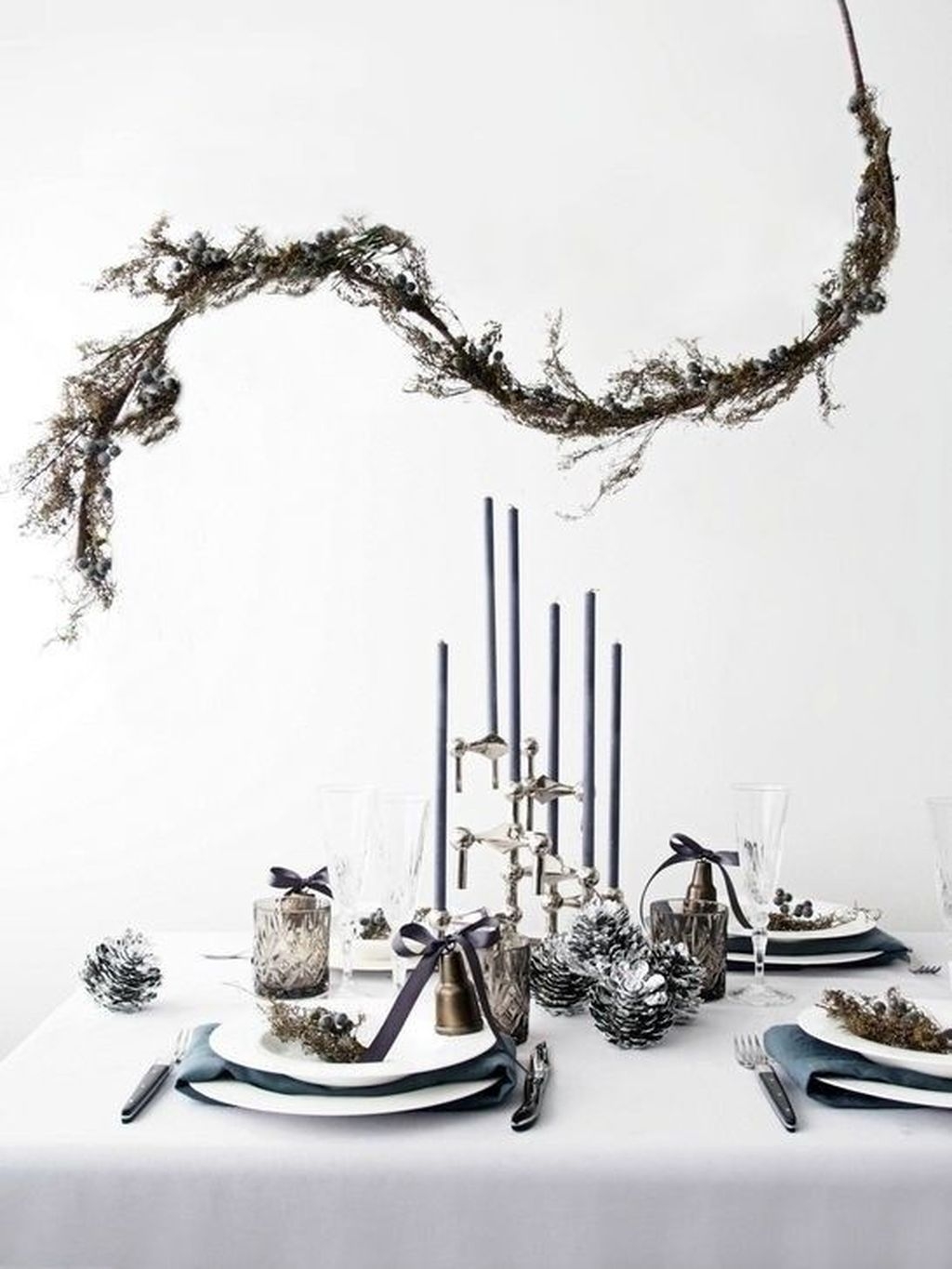 Stylish New Years Eve Table Decoration Ideas For NYE Party 19