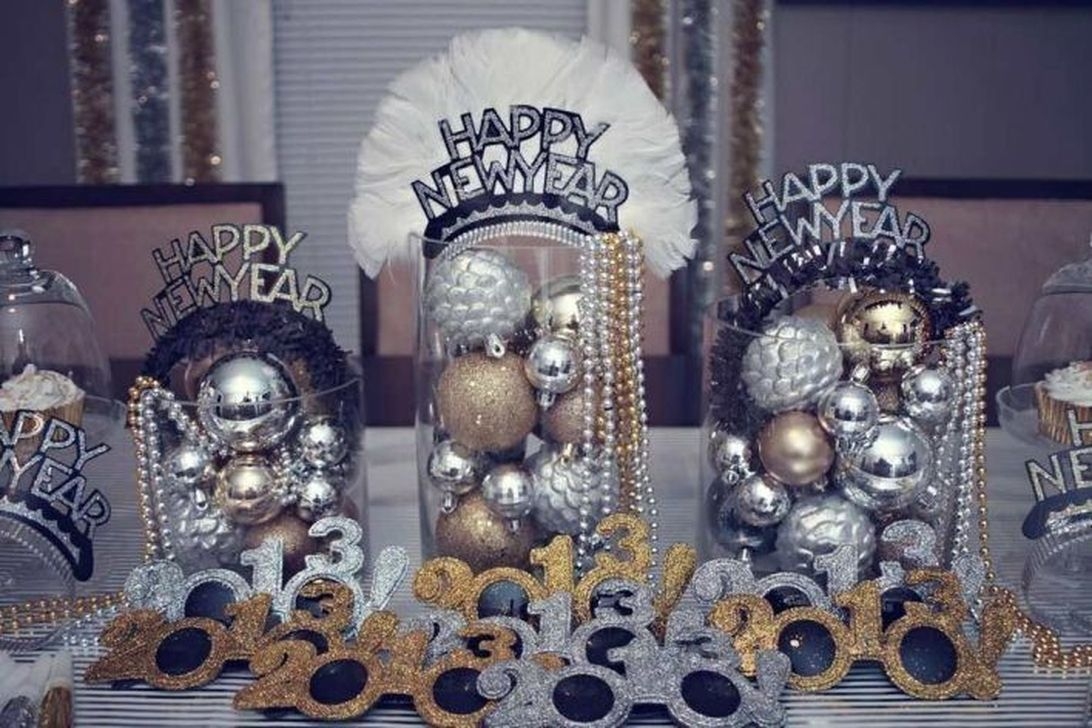 Stylish New Years Eve Table Decoration Ideas For NYE Party 29