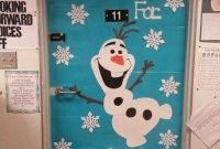 Totally Inspiring Winter Door Decoration Ideas 33
