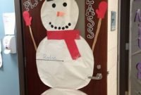 Totally Inspiring Winter Door Decoration Ideas 47