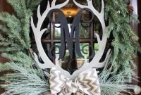 Welcoming Country Christmas Wreath Ideas For Your Front Door 03