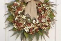 Welcoming Country Christmas Wreath Ideas For Your Front Door 06