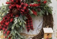 Welcoming Country Christmas Wreath Ideas For Your Front Door 07