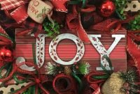 Welcoming Country Christmas Wreath Ideas For Your Front Door 09