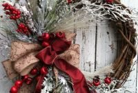 Welcoming Country Christmas Wreath Ideas For Your Front Door 12