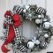 Welcoming Country Christmas Wreath Ideas For Your Front Door 15