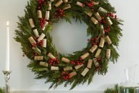 Welcoming Country Christmas Wreath Ideas For Your Front Door 18