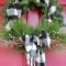 Welcoming Country Christmas Wreath Ideas For Your Front Door 19