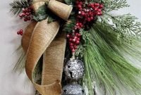 Welcoming Country Christmas Wreath Ideas For Your Front Door 22