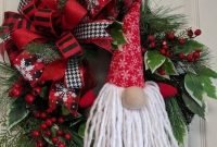 Welcoming Country Christmas Wreath Ideas For Your Front Door 23
