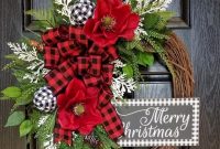Welcoming Country Christmas Wreath Ideas For Your Front Door 26