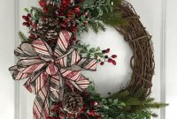 Welcoming Country Christmas Wreath Ideas For Your Front Door 27