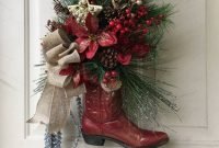 Welcoming Country Christmas Wreath Ideas For Your Front Door 29