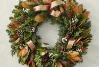 Welcoming Country Christmas Wreath Ideas For Your Front Door 33